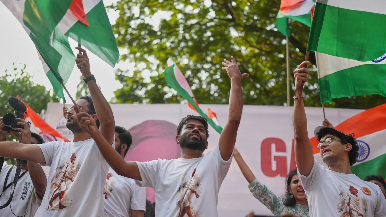 కాంగ్రెస్ మరియు కాక్రోచుల మధ్య వాదోపవాదం – general కాంగ్రెస్ మరియు కాక్రోచుల మధ్య వాదోపవాదం – general