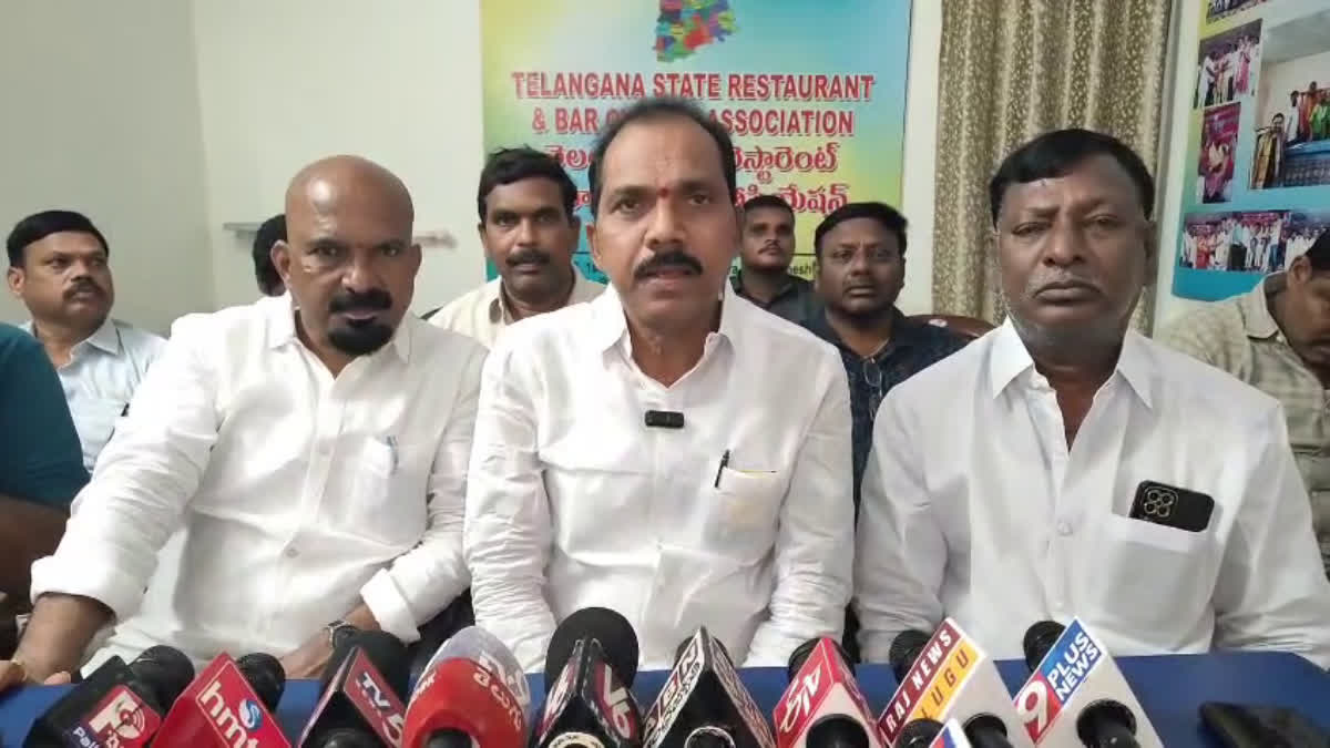 తెలంగాణ బార్ అండ్ రెస్టారెంట్ యాజమాన్యుల నిరసన – general తెలంగాణ బార్ అండ్ రెస్టారెంట్ యాజమాన్యుల నిరసన – general