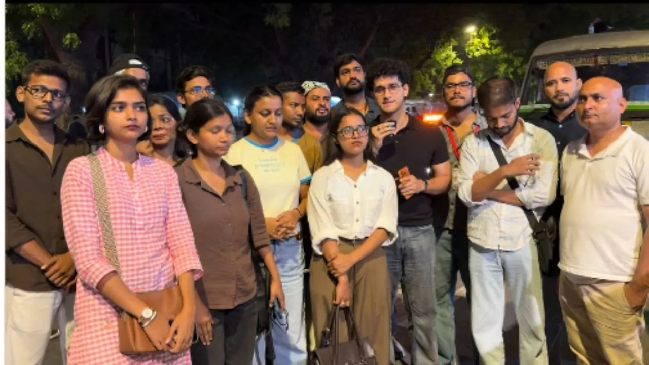 ఢిల్లీ పోలీసుల వేధింపులపై జర్నలిస్టుల నిరసన – general ఢిల్లీ పోలీసుల వేధింపులపై జర్నలిస్టుల నిరసన – general