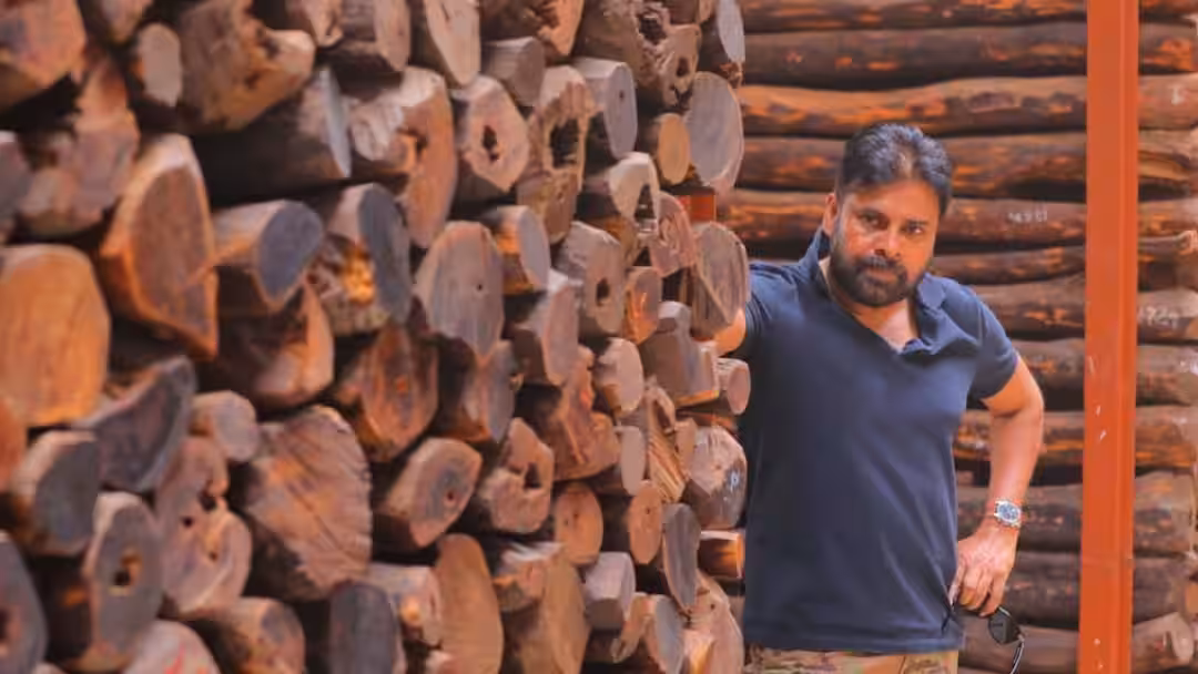 Pawan Kalyan Warning: అప్పటి లాగా కాదు.. ఎర్రచందనం స్మగ్లింగ్ చేస్తే తాటతీస్తా.. పవన్ మాస్ వార్నింగ్