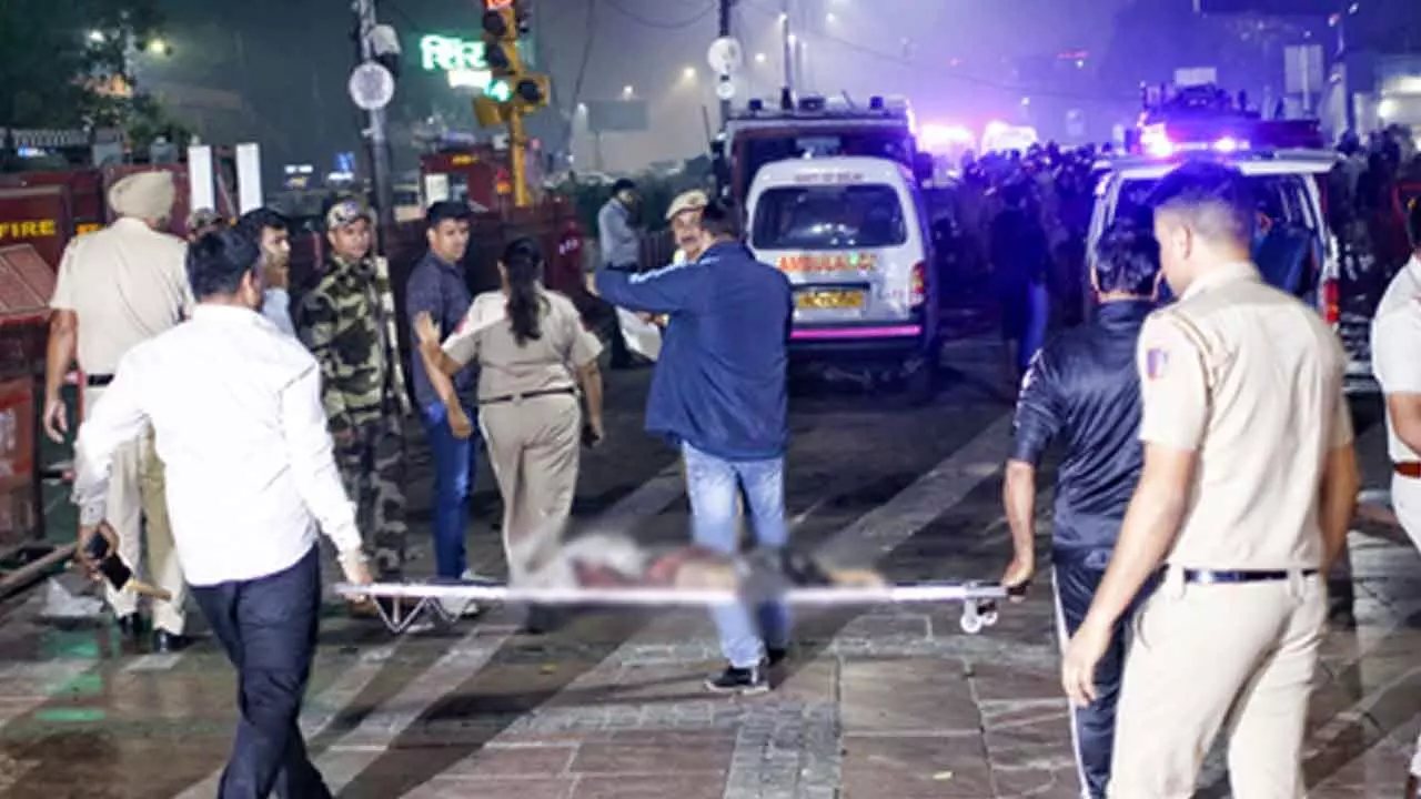 Amit Shah reaches Red Fort: ఎర్రకోటకు చేరుకున్న అమిత్ షా.. ఉన్నతాధికారులతో భేటీ