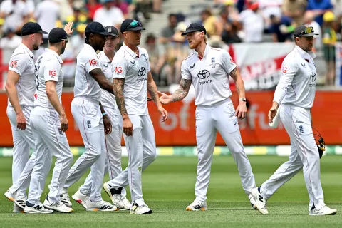 Australia Vs England: 132 పరుగులకే ఆస్ట్రేలియా ఆలౌట్