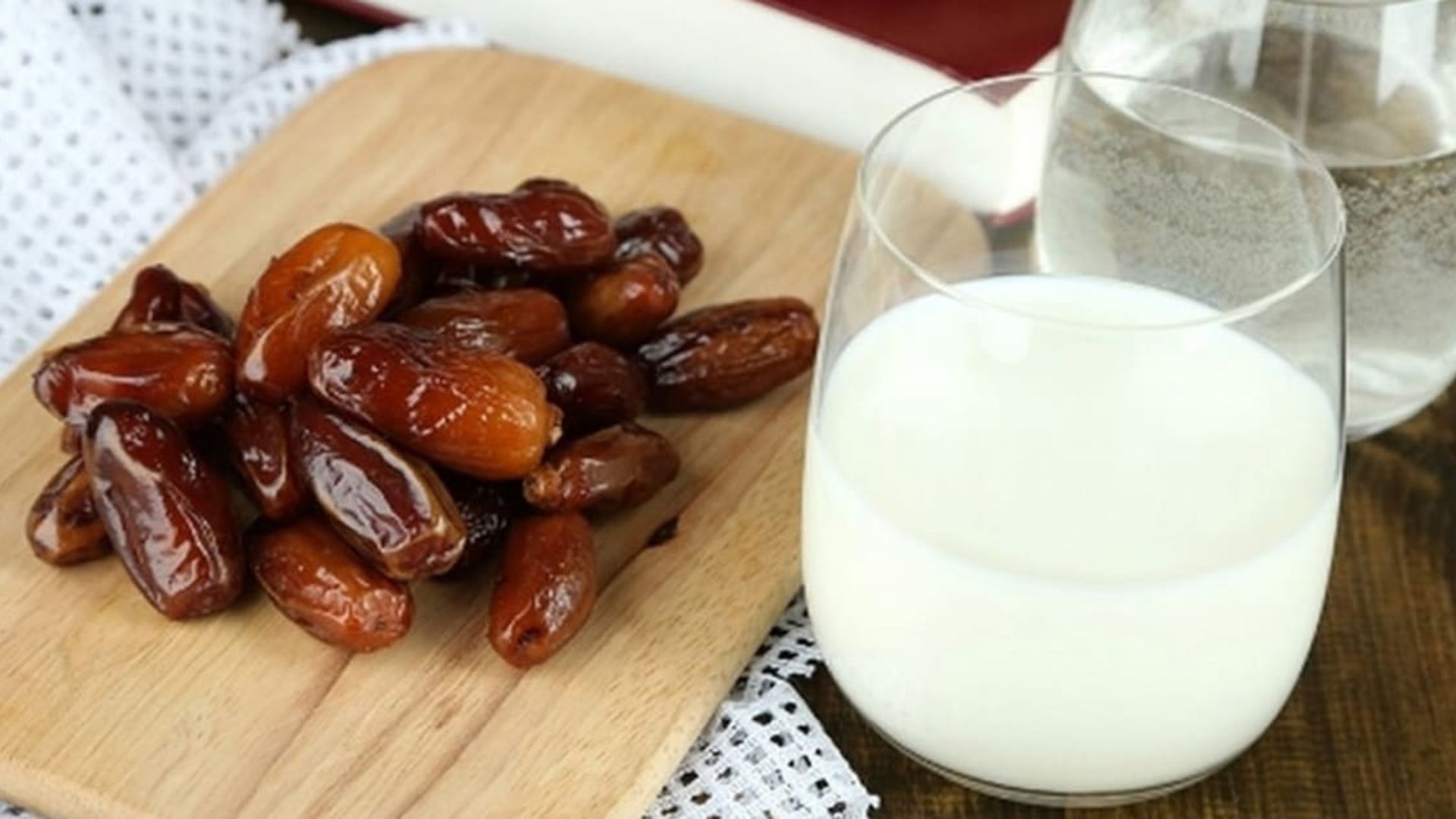Dates With Milk: రాత్రిపూట పాలతో ఖర్జూరాలను కలిపి తీసుకుంటే ఎన్ని లాభాలో తెలుసా..?