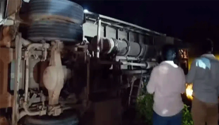 Eluru Bus Accident: మరో ట్రావెల్స్ బస్సు బోల్తా.. ఇద్దరు మృతి