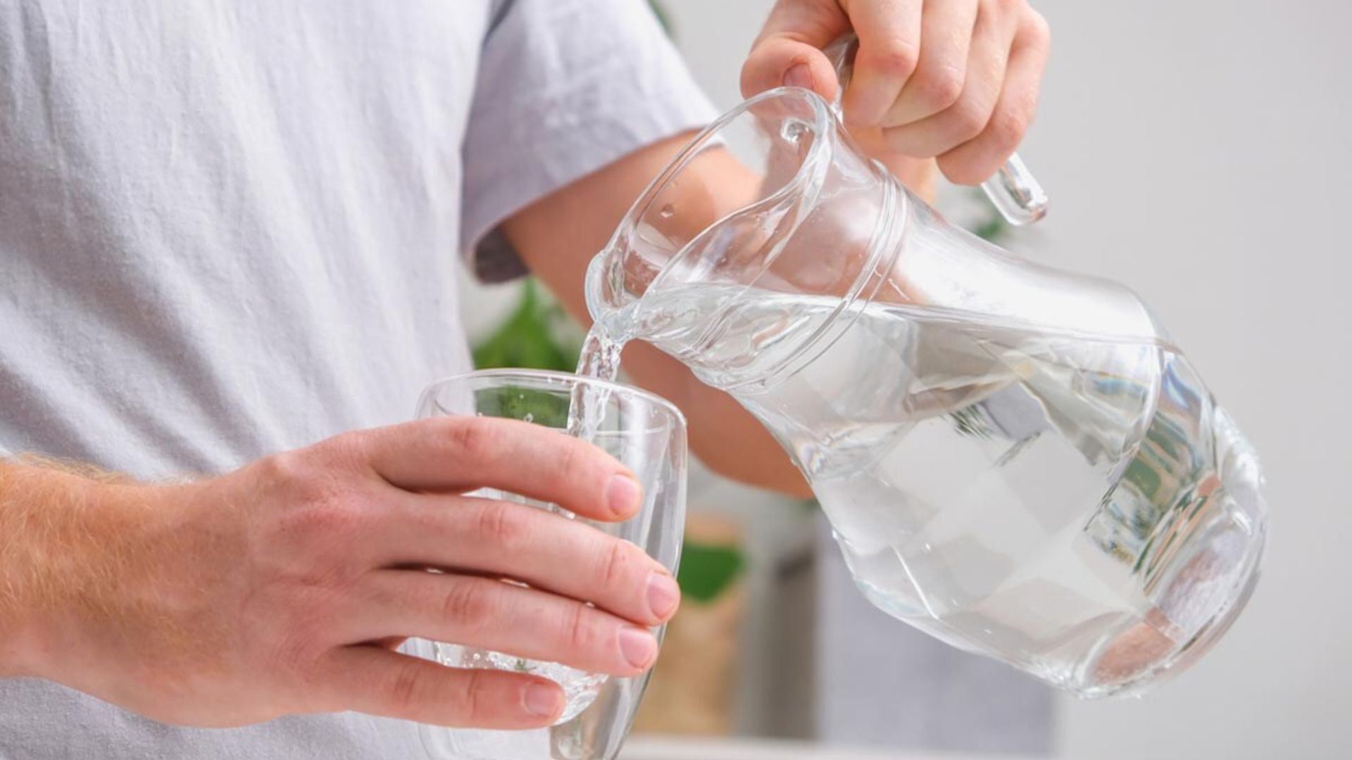 Health Tips: నీరు తక్కువ తాగితే బరువు పెరుగుతారా?