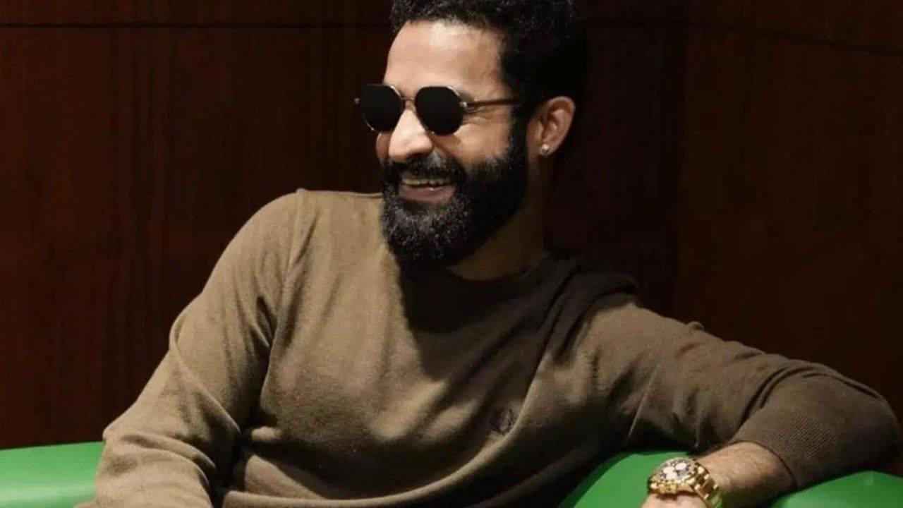 Junior Ntr: జూబ్లీహిల్స్లో మ్యాన్ ఆఫ్ మాసెస్.. రూ.2.2 కోట్ల రోలెక్స్ వాచ్తో మెరిసిన జూనియర్ ఎన్టీఆర్