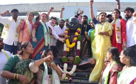 MLC Kavitha: బీజేపీ, కాంగ్రెస్‌పై కవిత హాట్ కామెంట్స్.. ఆ రెండు పార్టీలు దొందూ దొందే!