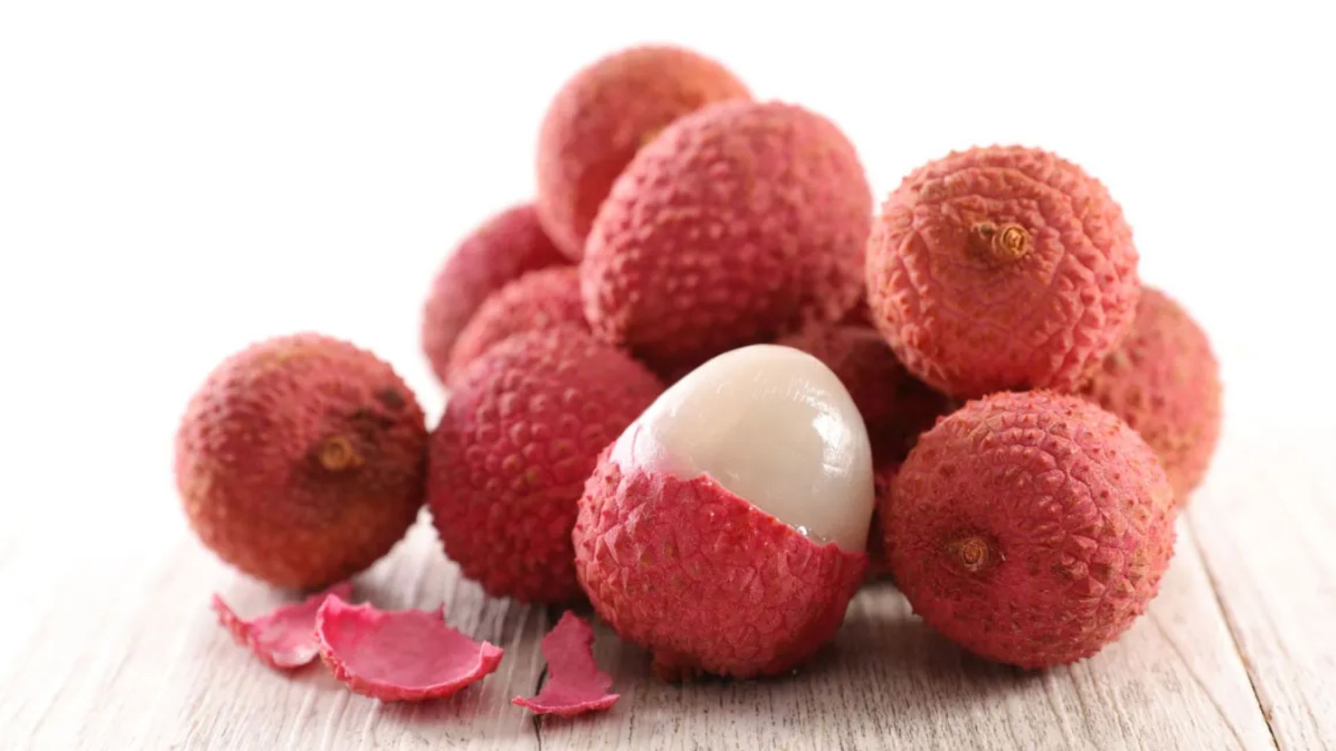 లిచి పండ్లు ఎంతో రుచిగా ఉంటాయి. 