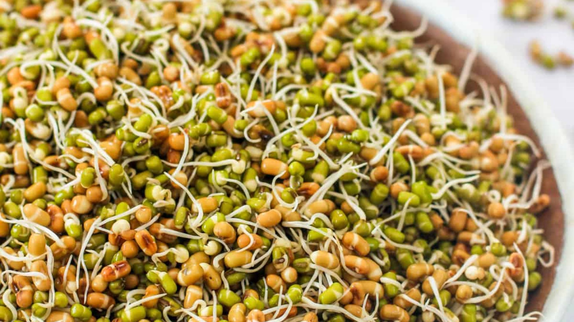 Moong Dal Sprouts vs Chana Sprouts:: మొలకెత్తిన శనగలు vs మొలకెత్తిన పెసలు.. దేనిలో పోషకాలు ఎక్కువ ఉంటాయో తెలుసా..?
