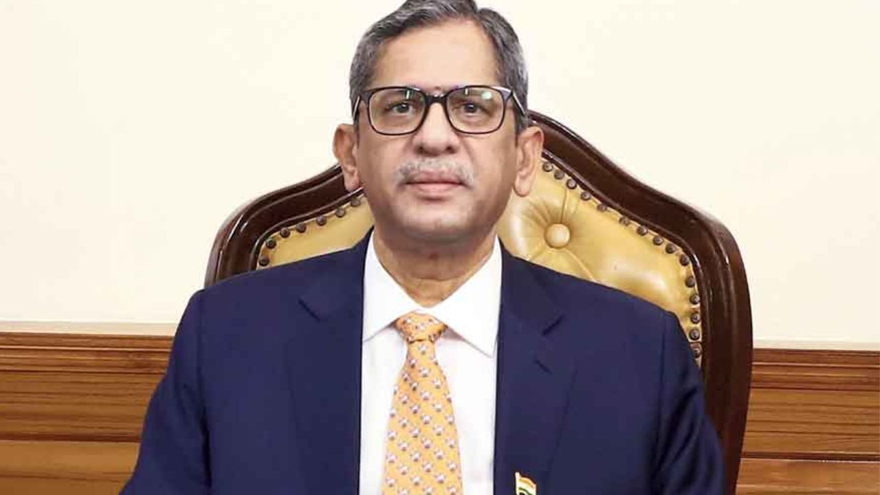 Justice NV Ramana: మాజీ సీజేఐ జస్టిస్ ఎన్వీ రమణ సంచలన వ్యాఖ్యలు.. తన ఫ్యామిలీపై కేసులు పెట్టారని వెల్లడి