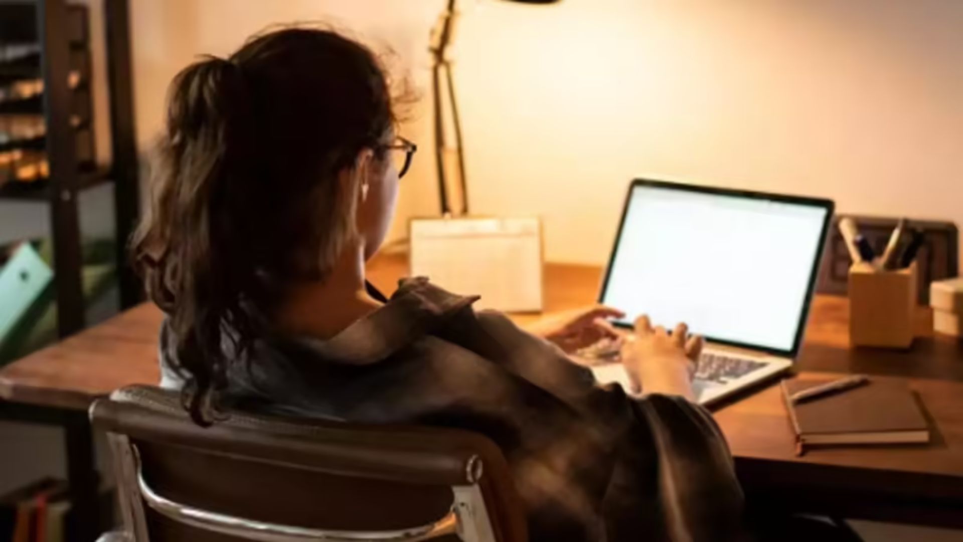 Health Risks of Sitting: రోజూ 8 గంటలు కదలకుండా కూర్చుంటున్నారా..? అయితే జాగ్రత్త!!