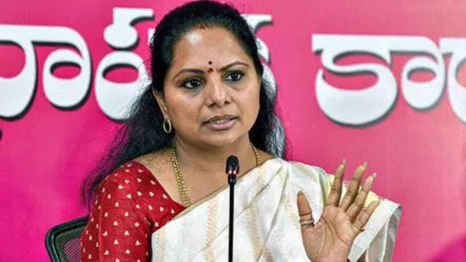 Kalvakuntla Kavitha: నిజాం సాగర్ ప్రాజెక్టు ముంపు రైతులతో కవిత భేటీ