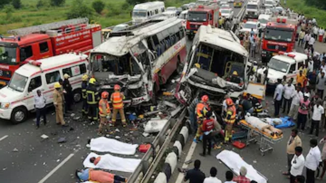 TN:తమిళనాడులో రెండు బస్సులు ఢీ.. స్పాట్‌లోనే 11 మంది మృతి