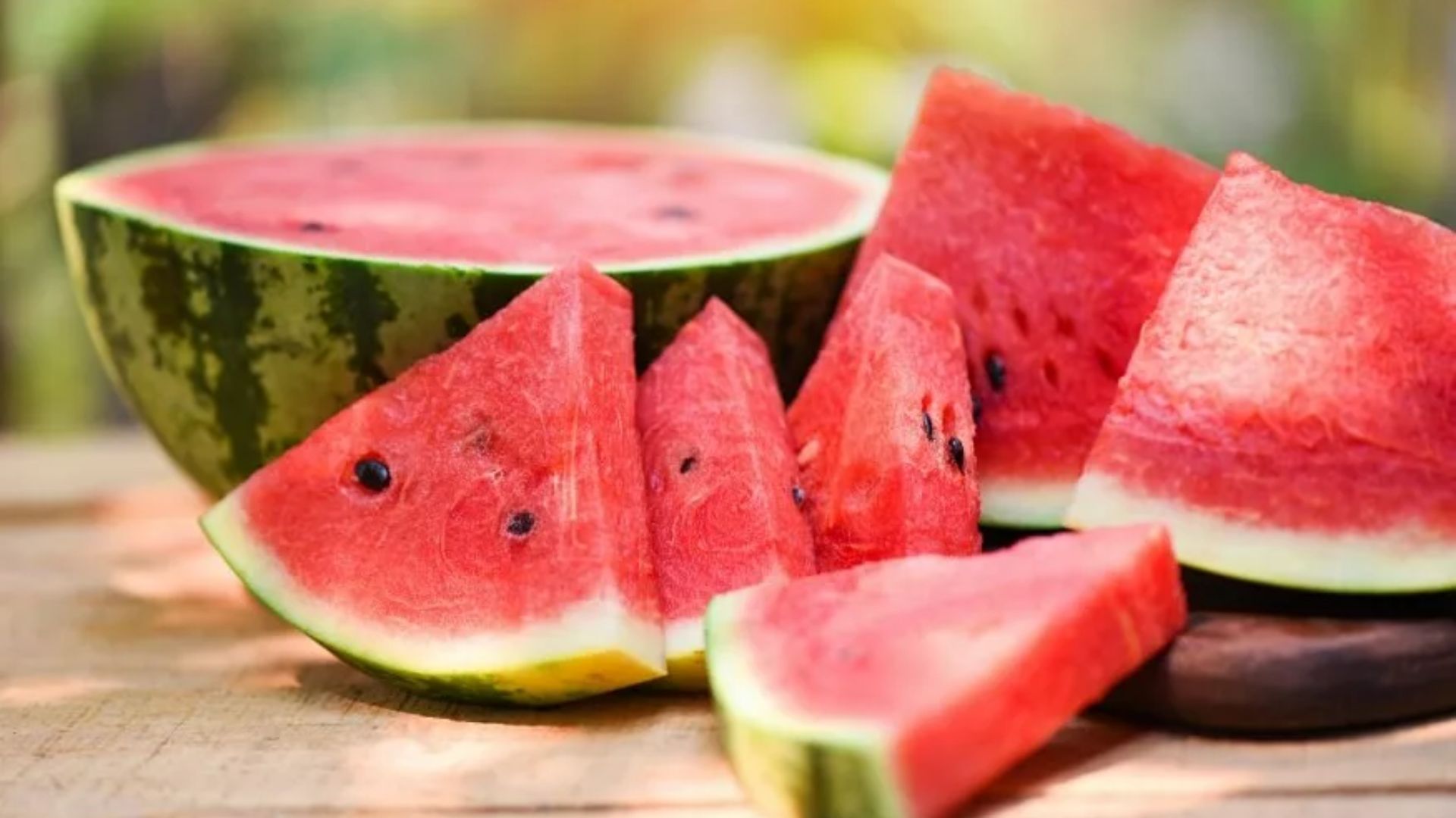 Avoid Watermelon: ఈ సమస్యలు ఉన్నవారు పొరపాటున కూడా ఈ పండు తినొద్దు!