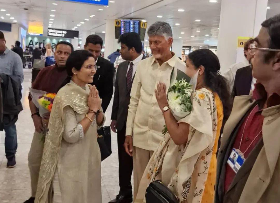 CM Chandrababu: లండన్ చేరుకున్న సీఎం చంద్రబాబు దంపతులు.. స్వాగతం పలికిన తెలుగు కుటుంబాలు