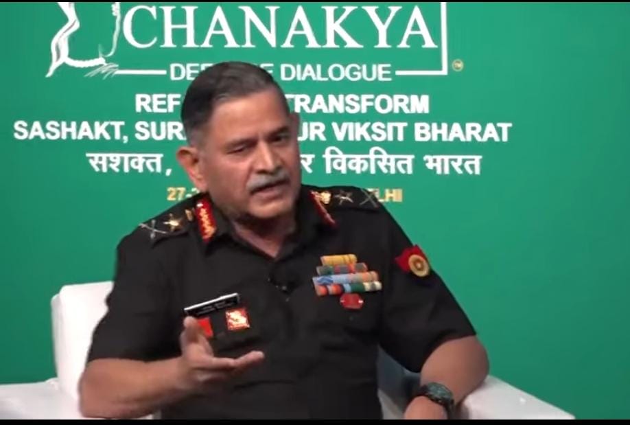 Army Chief Upendra Dwivedi: బ్లాక్‌మెయిలింగ్‌కు భయపడం.. పాకిస్థాన్‌కు భారత్ ఆర్మీ చీఫ్ స్ట్రాంగ్ వార్నింగ్!