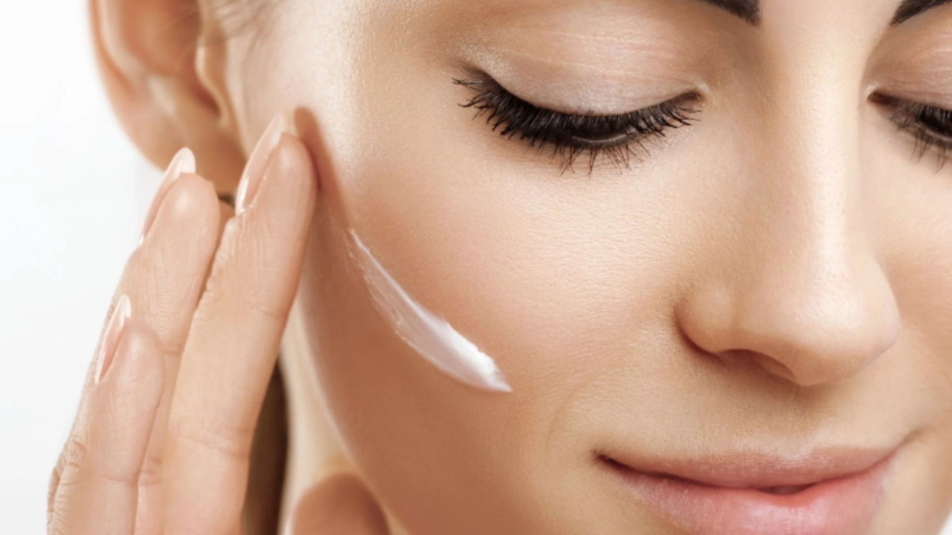 Winter Skin Care: శీతాకాలంలో చ‌ర్మం ప‌గ‌ల‌కుండా ఉండాలంటే ఈ ఆహారాలను మీ డైట్‌లో చేర్చుకోండి..!