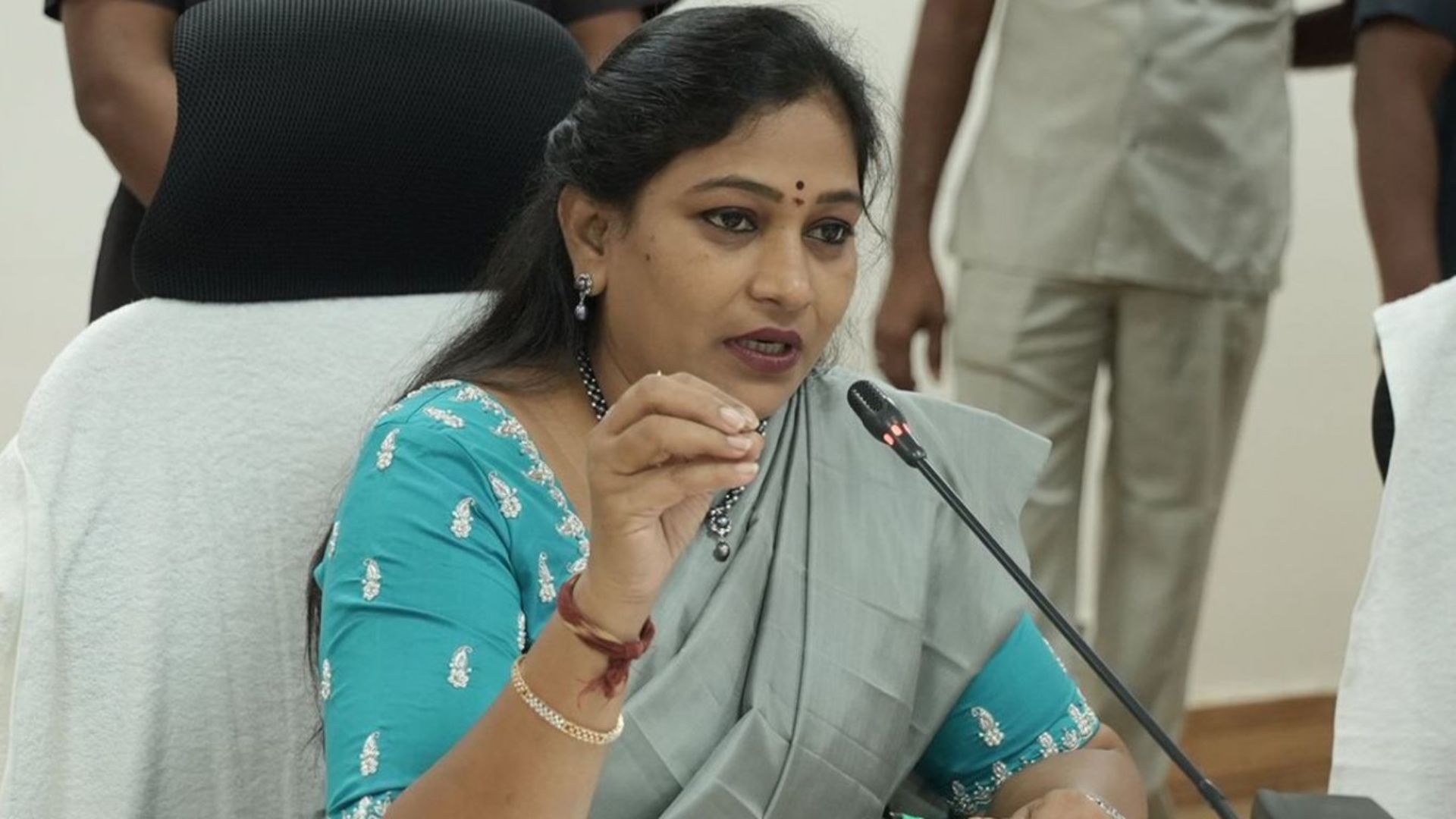 Home Minister Anitha: సామాజిక మాధ్యమాల్లో తప్పుడు పోస్టులను సహించం: మంత్రి అనిత!