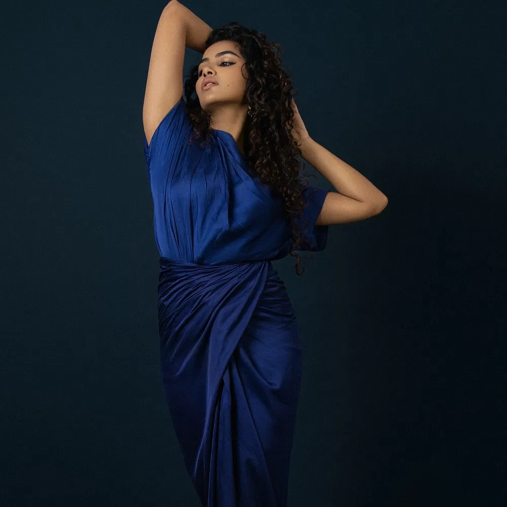 anupama parameswaran latest photos: కర్లీ హెయిర్ తో కుర్రకారును కవ్విస్తున్న అనుపమ.. ఫోటోలు వైరల్!