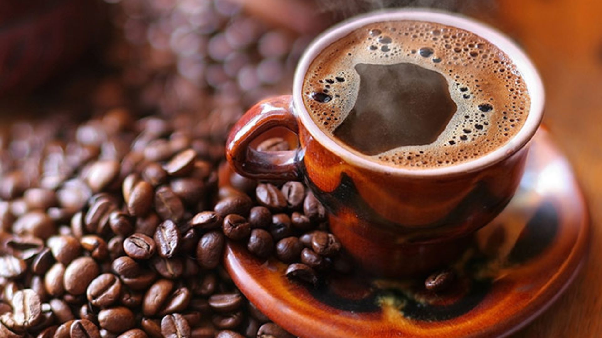 బ్లాక్ కాఫీ తాగడం వల్ల అనేక ప్రయోజనాలు ఉన్నాయి. 