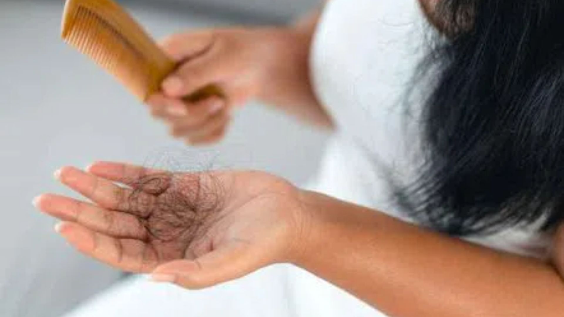 Hair Fall: మీ జుట్టు ఎక్కువగా రాలుతుందా? అయితే తీవ్రమైన అనారోగ్యానికి సంకేతం కావచ్చు..!