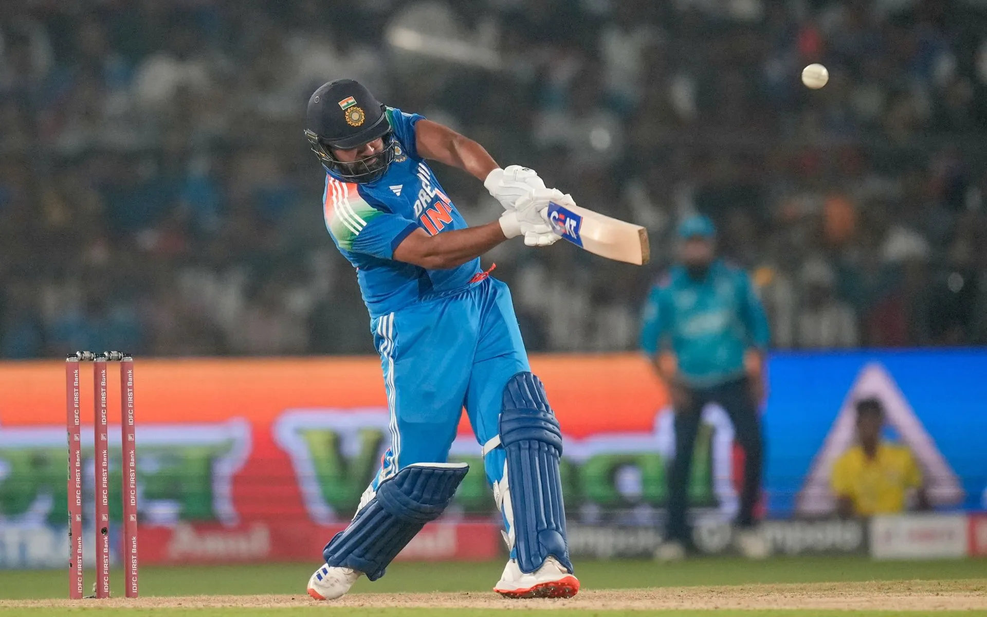 most ODI sixes in history: వన్డేల్లో అత్యధిక సిక్స్‌ల వీరులు వీళ్లే!