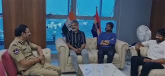 iBomma Ravi Arrest: ఐబొమ్మ నిర్వాహకుడు రవి దగ్గర 50 లక్షల మంది డేటా.. సజ్జనార్‌తో సినీ పెద్దలు భేటీ!