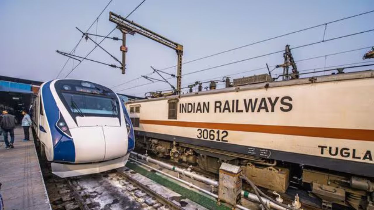 Train Fare Update: నేటి నుంచి రైల్వే ఛార్జీల మోత.. ముందుగా బుక్ చేసుకుంటే.. ఎంత చెల్లించాలో తెలుసా..?