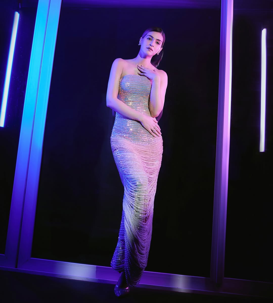 కృతి సనన్ అల్ట్రామోడల్ లుక్