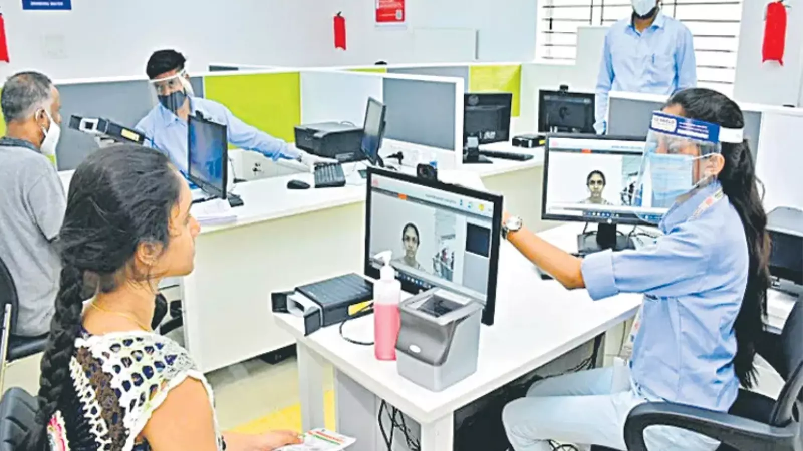 Aadhaar Camps: విద్యార్థులకు గుడ్ న్యూస్.. నేటి నుంచి పాఠశాలల్లో ఆధార్ క్యాంపులు