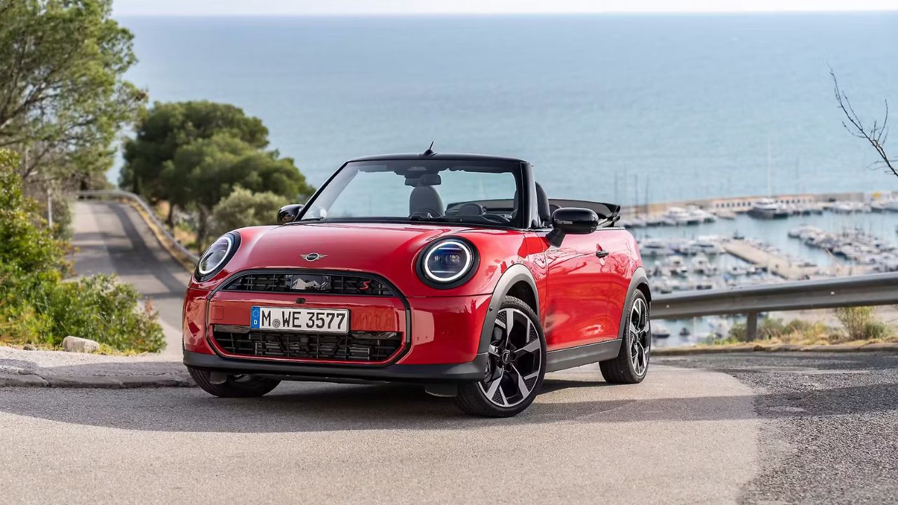 MINI Cooper S Convertible: 18 సెకన్లలో మాయమయ్యే రూఫ్.. గంటకు 240కిమీ..హే 'మినీ' అనగానే మీ ముందుంటుంది..!