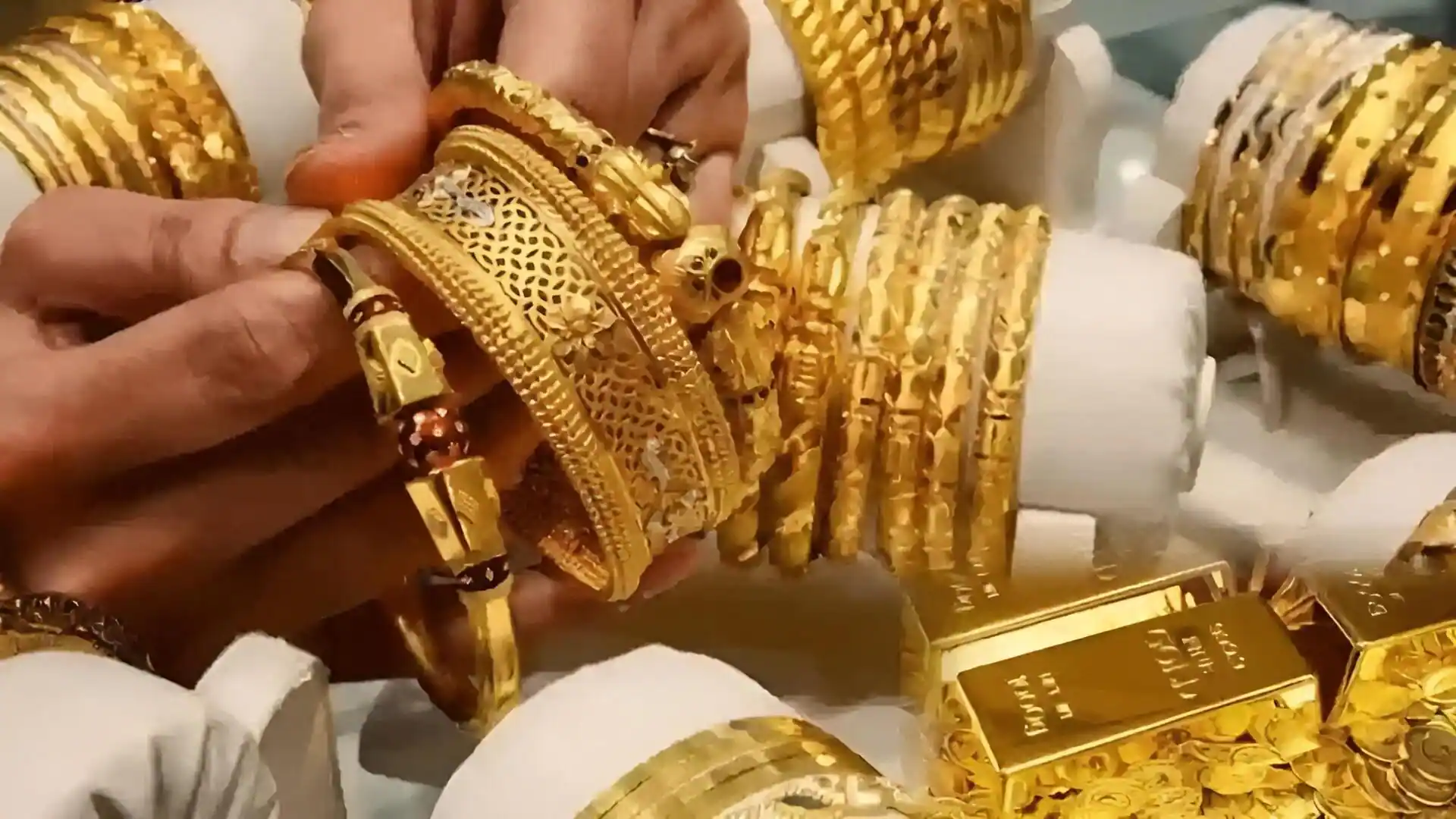 Gold Price Today: మహిళలకు షాకింగ్ న్యూస్.. మరోసారి పెరిగిన బంగారం, వెండి ధరలు