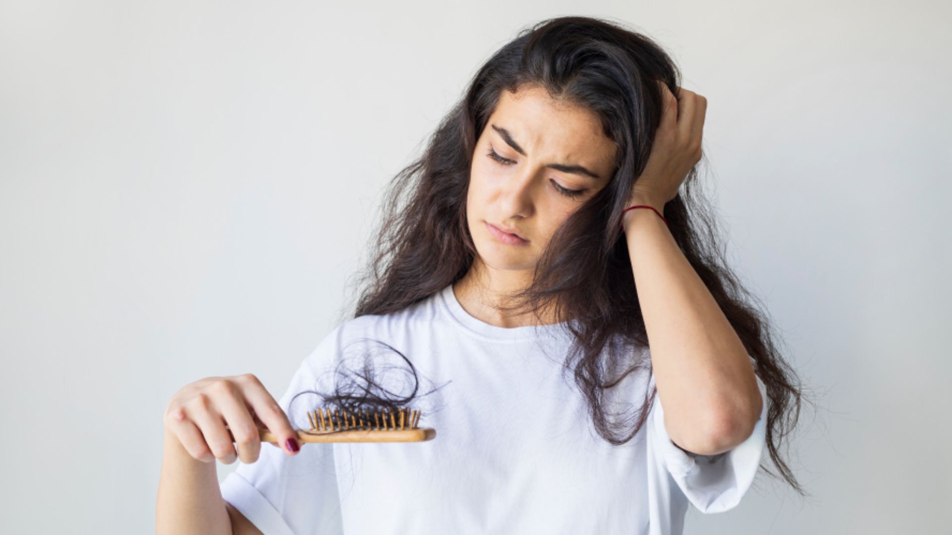 Hair Fall: జుట్టు విపరీతంగా రాలిపోతుందా..? అయితే ఈ టిప్స్ ఫాలో అవ్వండి..!