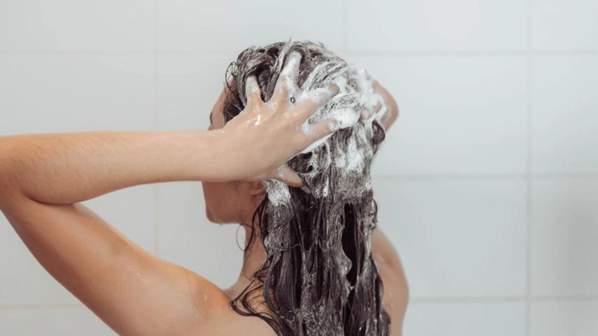 Head Bath: రోజూ తలస్నానం చేస్తున్నారా..? అయితే ఇది తెలుసుకోండి..!!