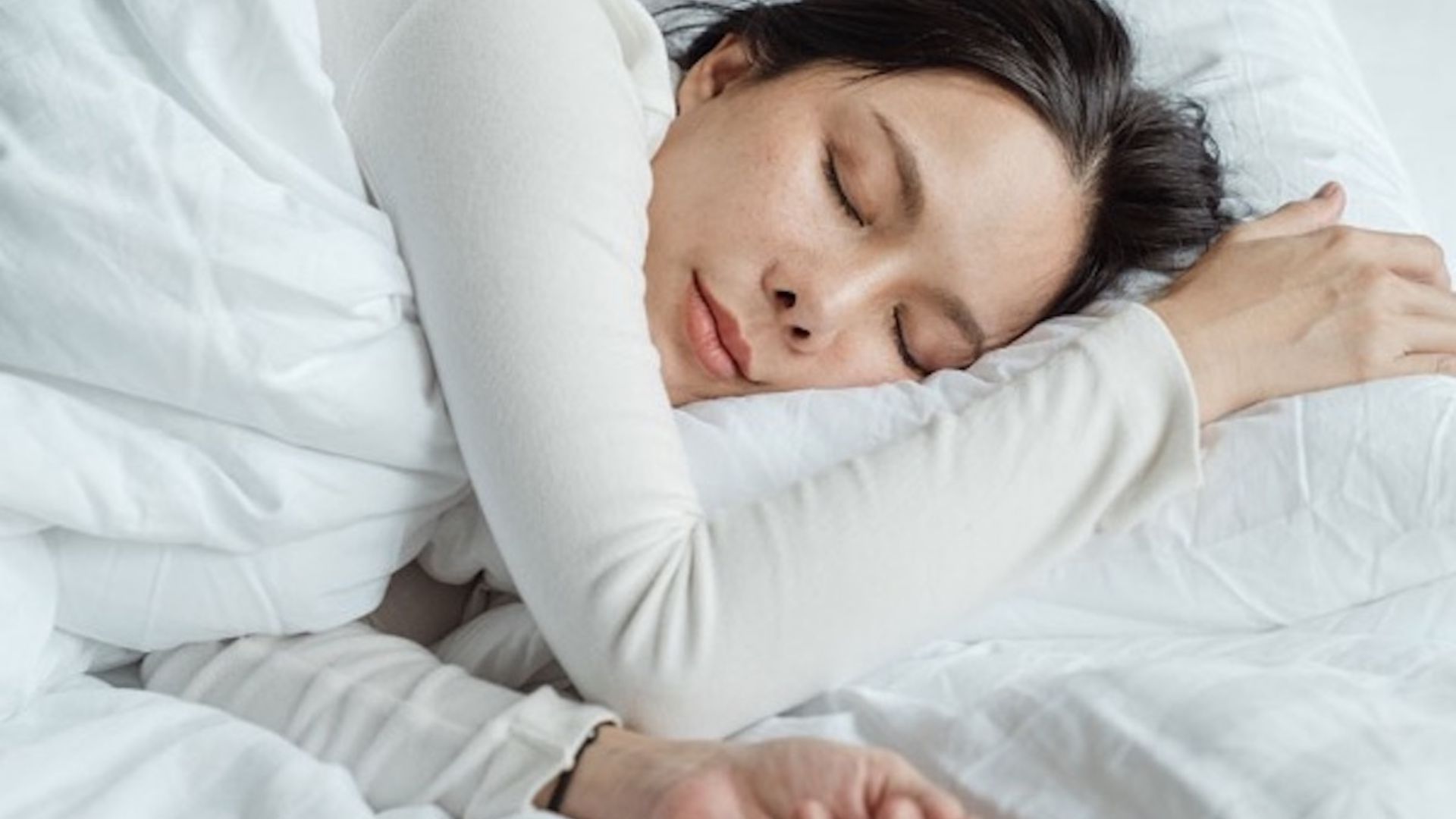 Health Tips: తక్కువ నిద్రపోతే.. బరువు పెరుగుతారా..?