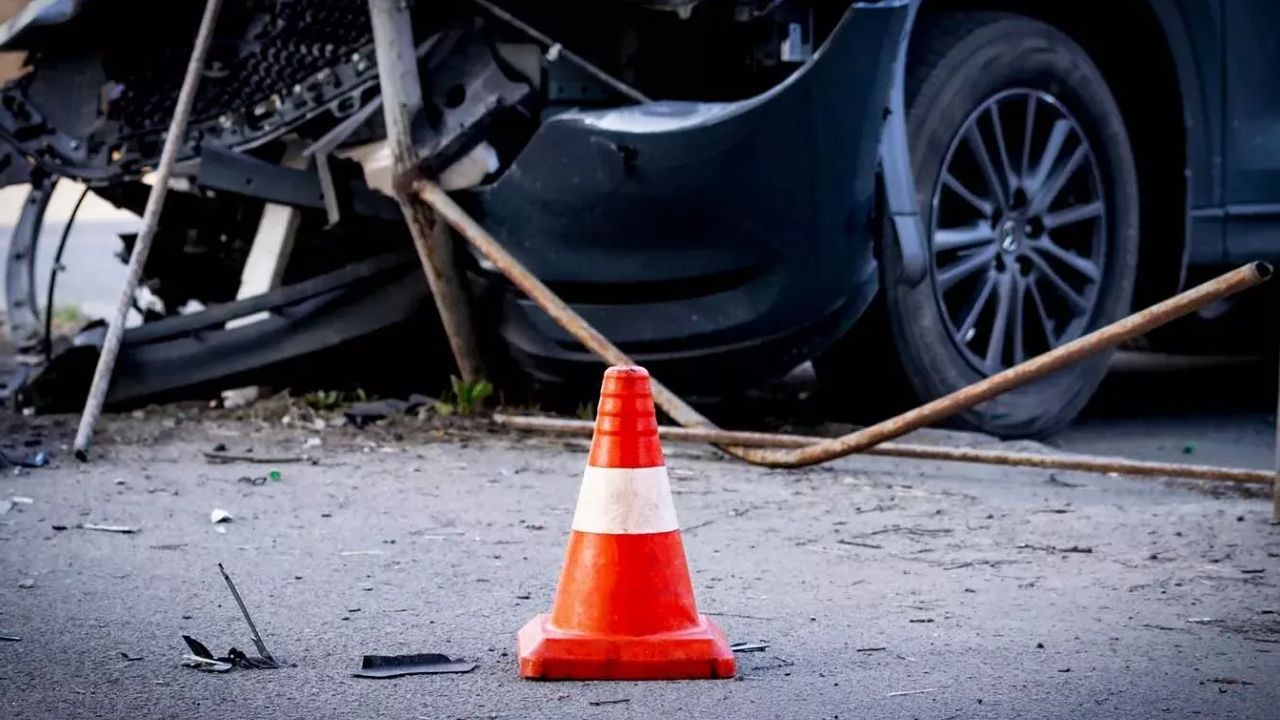 Road Accident: ఉదయాన్నే ఘోర రోడ్డు ప్రమాదం.. ముగ్గురు అక్కడికక్కడే మృతి