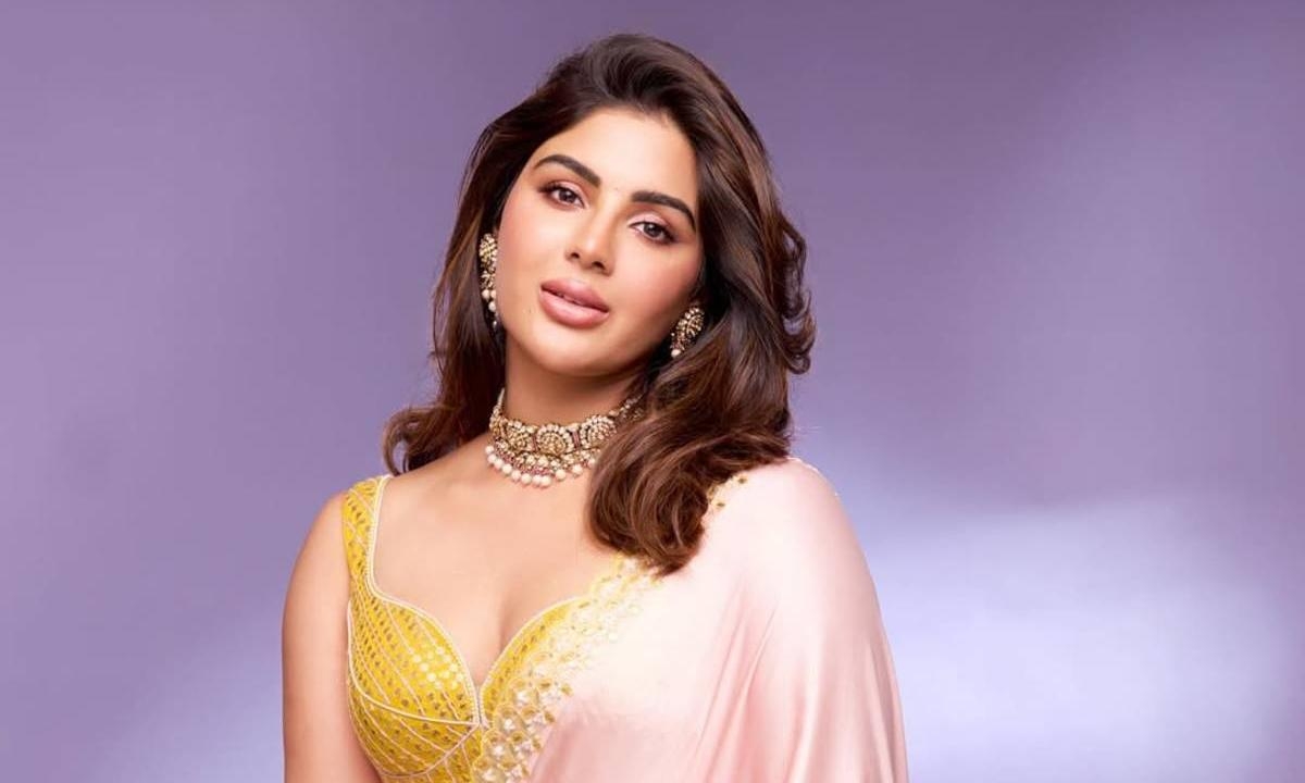 Samyuktha Menon :  ఆ విషయంలో నువ్వే దారి చూపాలి..రిక్వెస్ట్ చేస్తోన్న‌ సంయుక్త