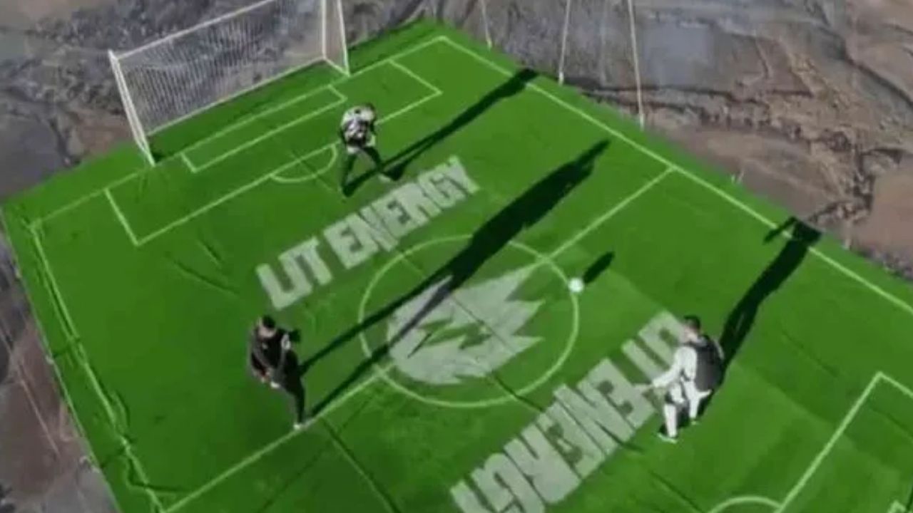 Sergei Boytsov: గాల్లోనే ఆటగాళ్ల గోల్స్.. 5500 అడుగుల ఎత్తులో ఫుట్‌బాల్ మ్యాచ్