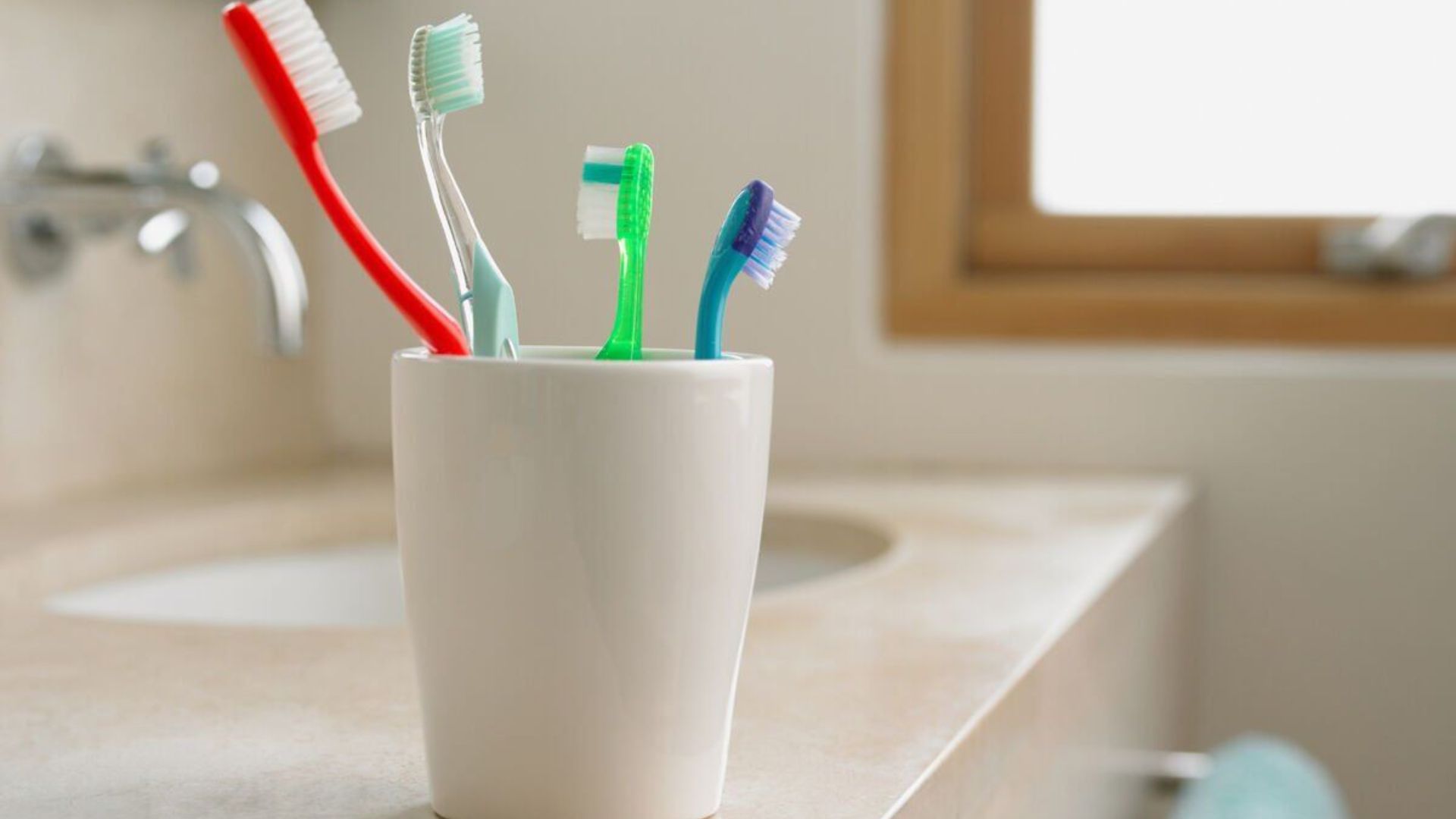 Toothbrush: బాత్రూమ్‌లో టూత్‌బ్రష్ పెడుతున్నారా..?