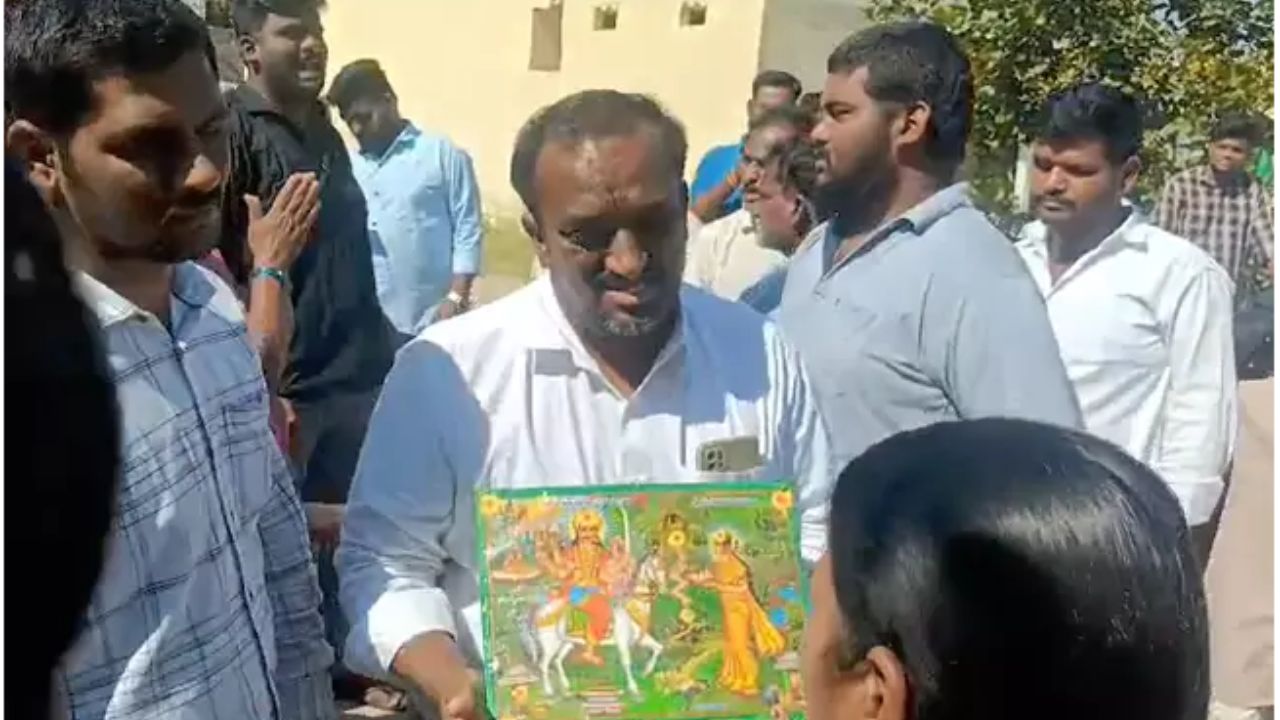 TG: ఓటు వెయ్యకపోతే నా డబ్బులు నాకు ఇచ్చేయండి: సర్పంచ్ అభ్యర్థి