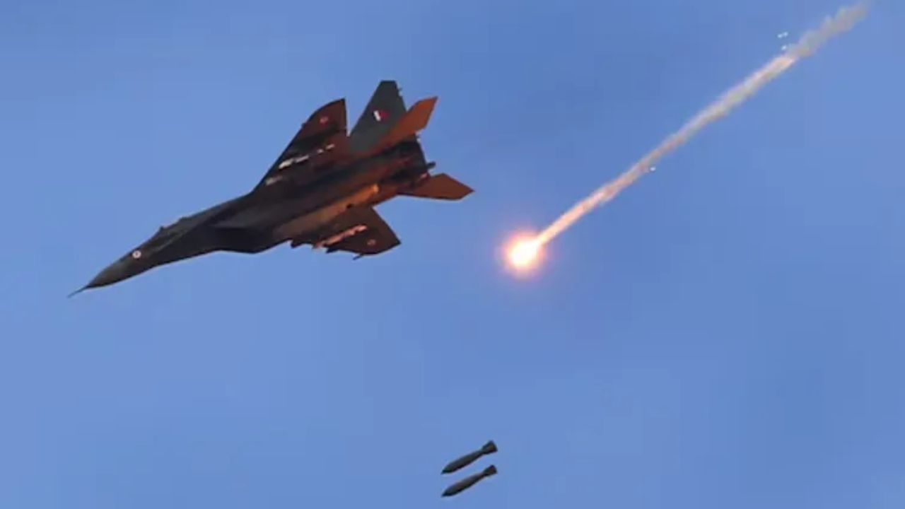 Myanmar:మయన్మార్‌లో ప్రభుత్వ ఆసుపత్రిపై వైమానిక దాడి.. స్పాట్‌లోనే 33 మంది మృతి