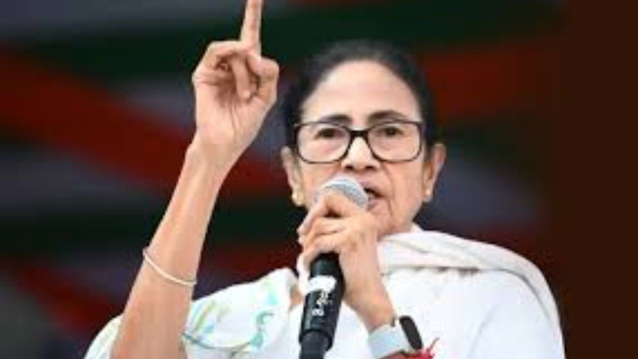 Mamata Banerjee:మమతా బెనర్జీ సంచలన వ్యాఖ్యలు.. ఓటరు జాబితాలో పేర్లు తొలగిస్తే కిచెన్ టూల్స్‌తో సిద్ధంకండి