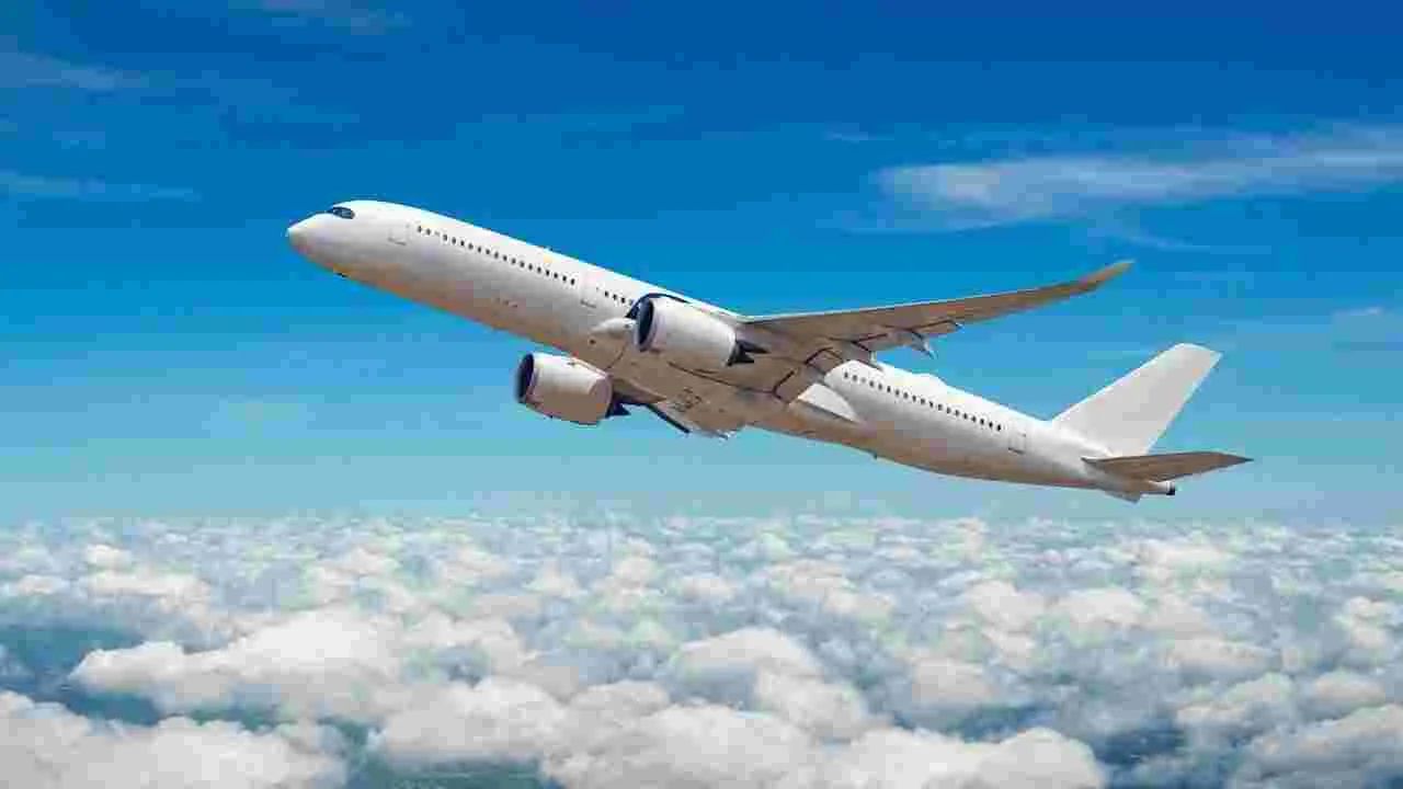 HYDERABAD:హైదరాబాద్‌కు వచ్చే విమానానికి మళ్లీ బాంబు బెదిరింపు..  విమానాన్ని ల్యాండ్ చేసిన అధికారులు