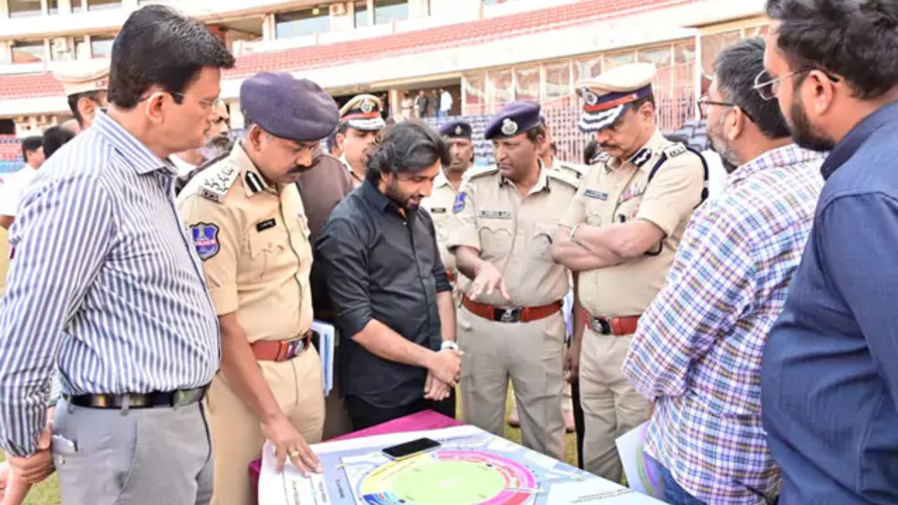 Hyderabad:రేపే మెస్సీ -సీఎం ఫుట్ బాల్ మ్యాచ్..  పాస్ ‌ఉన్నవాళ్లకి లోపలికి ఎంట్రీ: సీపీ సుధీర్ బాబు