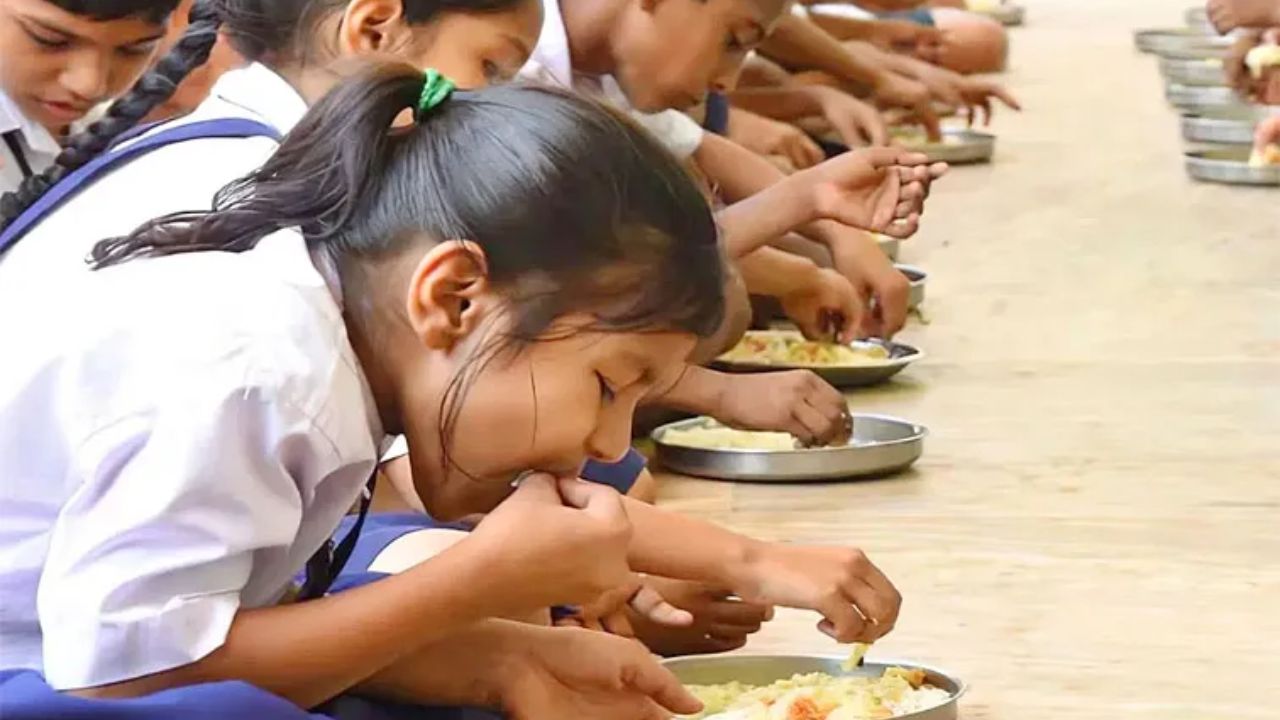 Hyderabad:పాఠశాలలో ఫుడ్ పాయిజన్.. 44 మంది విద్యార్థలకు అస్వస్థత