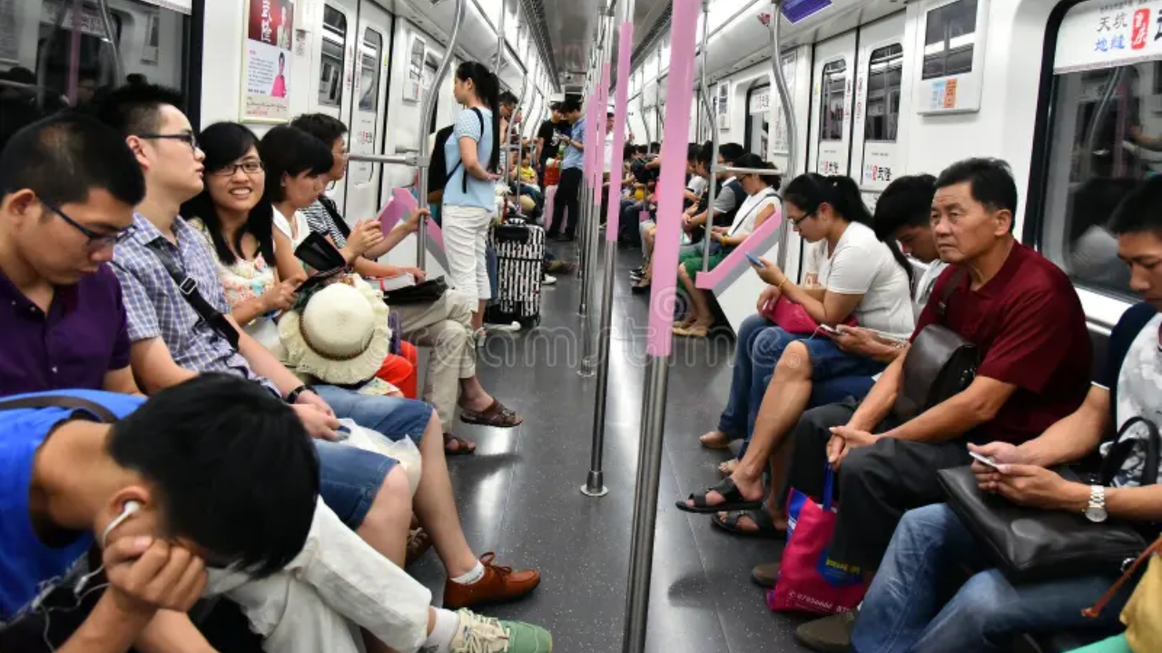 China: జననాల రేటును పెంచేందుకు చైనా కీలక నిర్ణయం..  కండోమ్‌లపై పన్ను