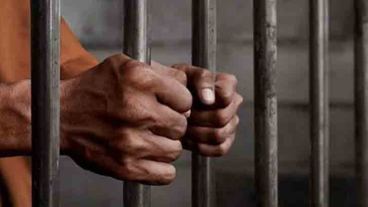 Loan Fraud:నకిలీ పత్రాలతో బ్యాంకు లోన్లు.. నిందితులకు జైలు శిక్ష