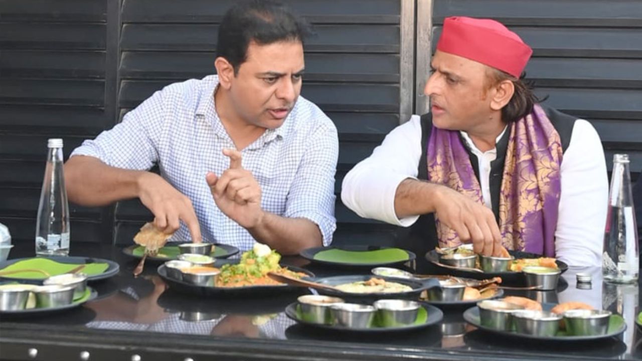 Hyderabad:రామేశ్వరం కేఫ్‌లో బీఆర్ఎస్ వర్కింగ్ కేటీఆర్‌తో అఖిలేష్ యాదవ్ విందు..