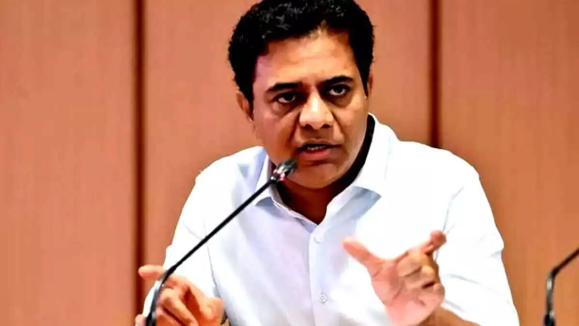 KTR: భార‌త‌ర‌త్న బీఆర్ అంబేద్కర్‌కు కేటీఆర్‌ ఘన నివాళి