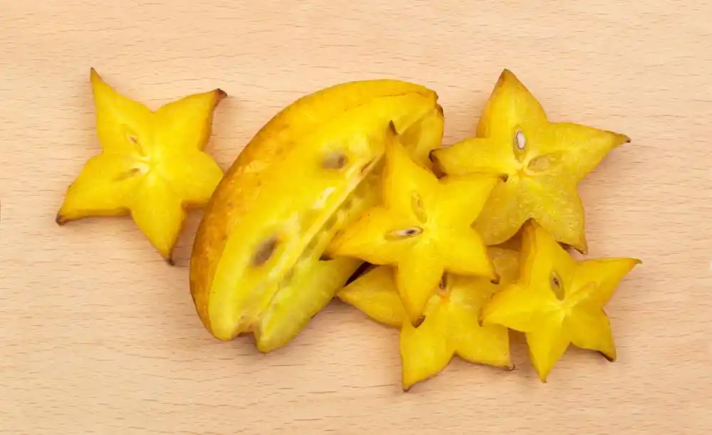 నక్షత్ర ఆకారంలో కనిపించే ఈ పండు జ్యూసీ జ్యుసీగా ఉంటుంది.